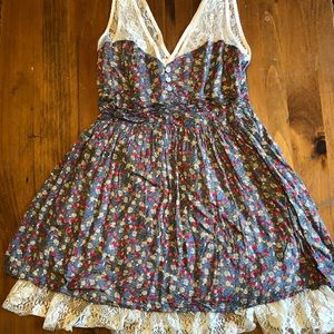 Floral dress with lace finishing.